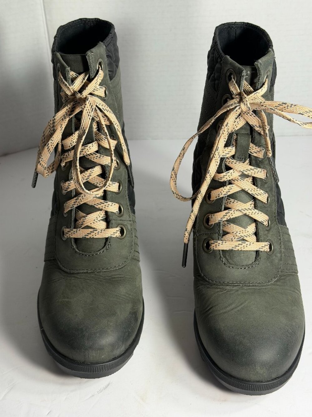 WOMENS SIZE 8.5 SOREL BOOTS